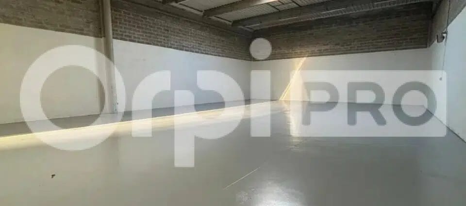 Industrial in Coignières for lease - Interior Photo - Image 3 of 8