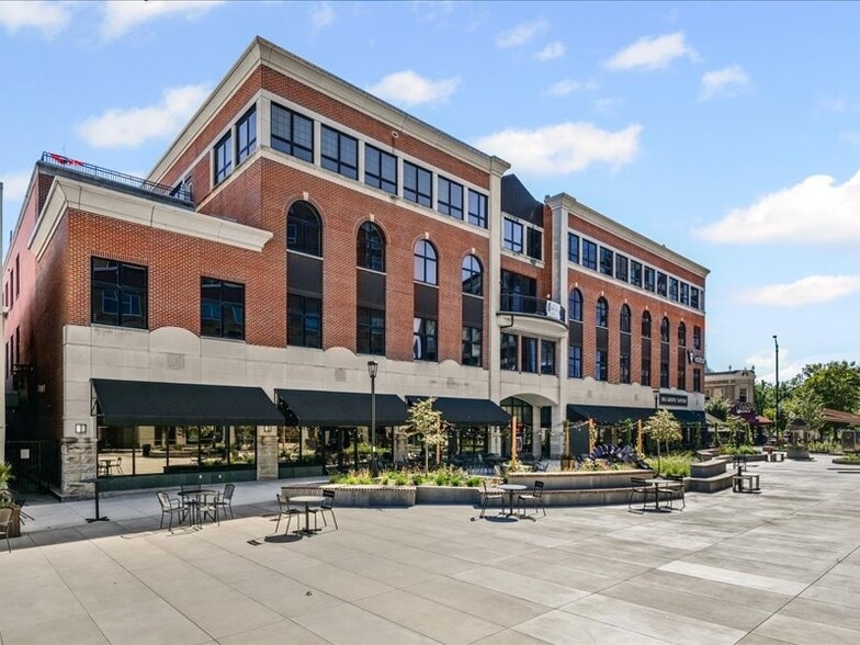 1 E Main St, Champaign, IL for lease - Building Photo - Image 1 of 20