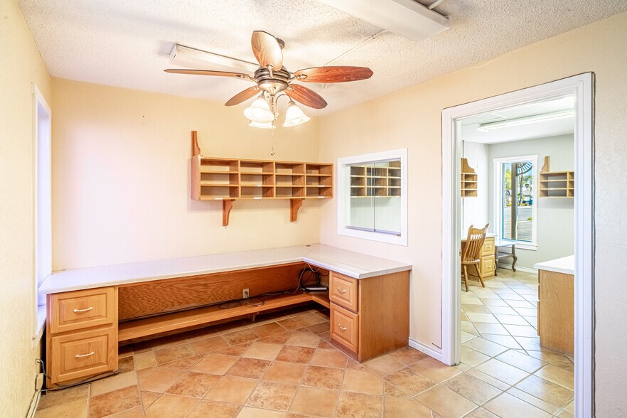 200 Kings Way, Del Rio, TX for sale - Interior Photo - Image 3 of 10