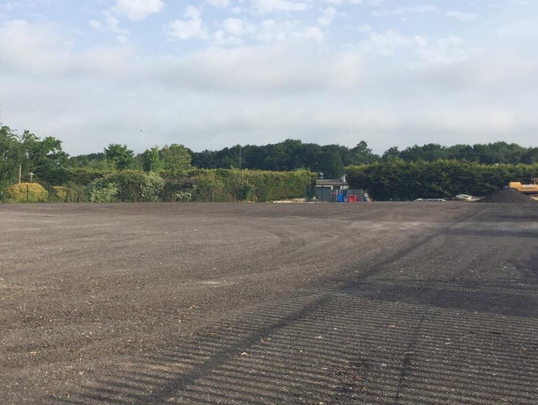 Effingham Rd, Copthorne for sale - Primary Photo - Image 1 of 1