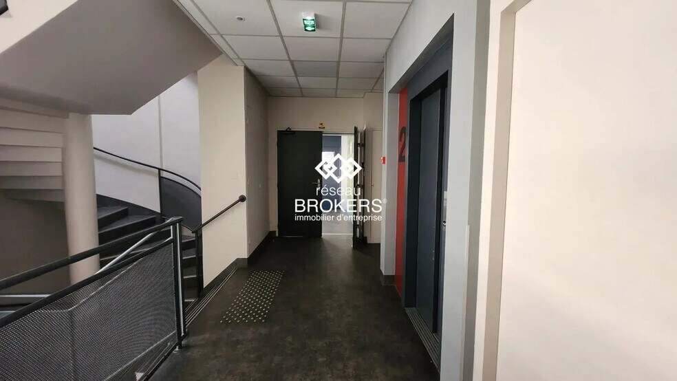 Flex in Colomiers for lease - Interior Photo - Image 3 of 4