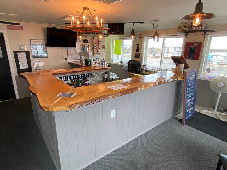 16 Town Wharf, Plymouth, MA for sale - Primary Photo - Image 1 of 1