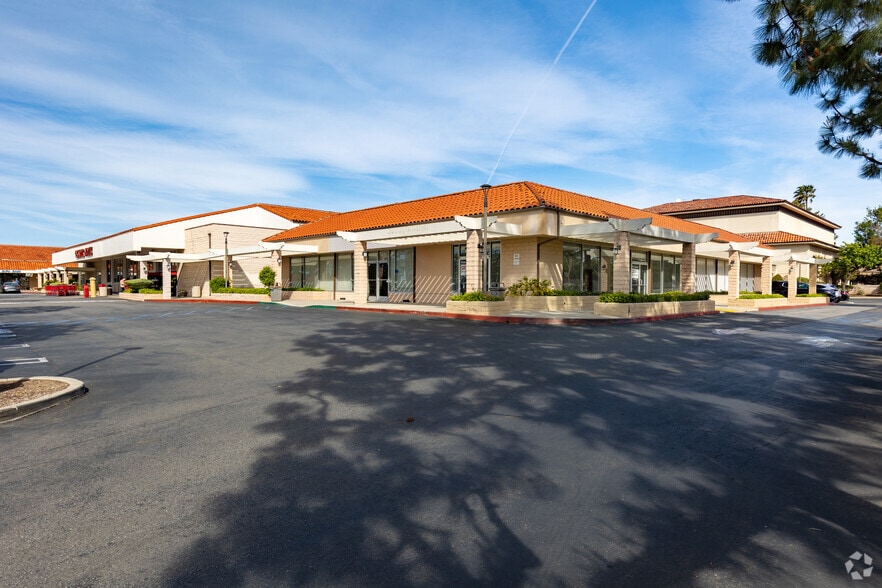 475 E Avenida de los Arboles, Thousand Oaks, CA for sale - Building Photo - Image 2 of 11