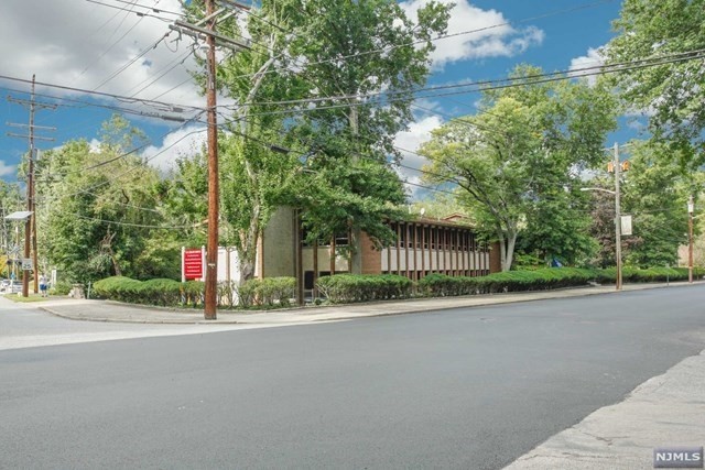 111 Dean Dr, Tenafly, NJ for lease - Building Photo - Image 1 of 3