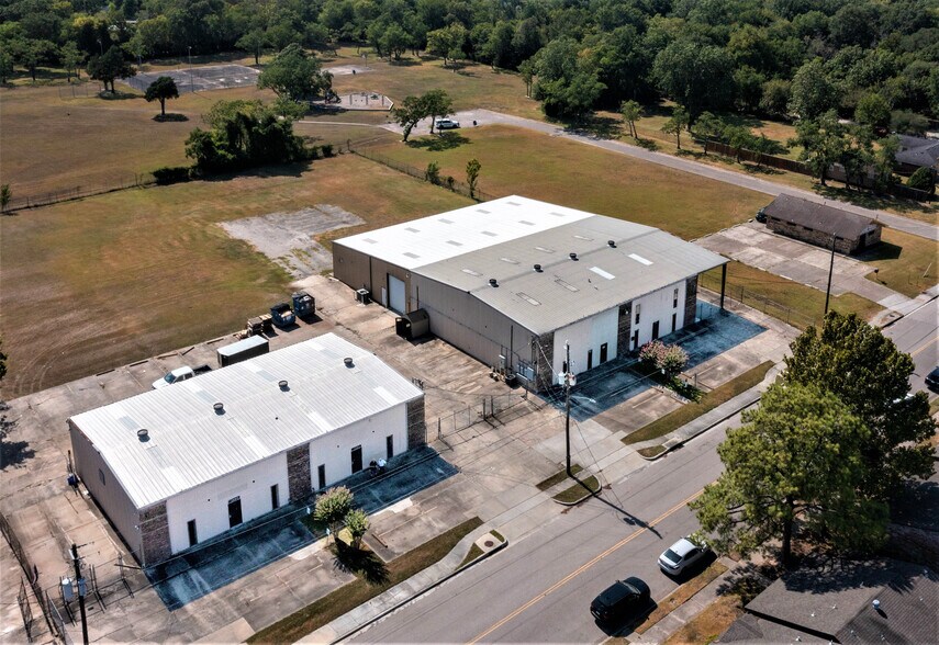 1507 Beaumont Rd, Baytown, TX for lease - Building Photo - Image 3 of 6