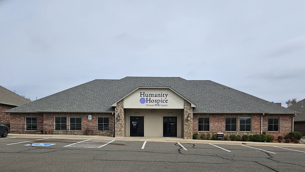 1109 N Bryant Ave, Edmond, OK for lease - Building Photo - Image 1 of 12