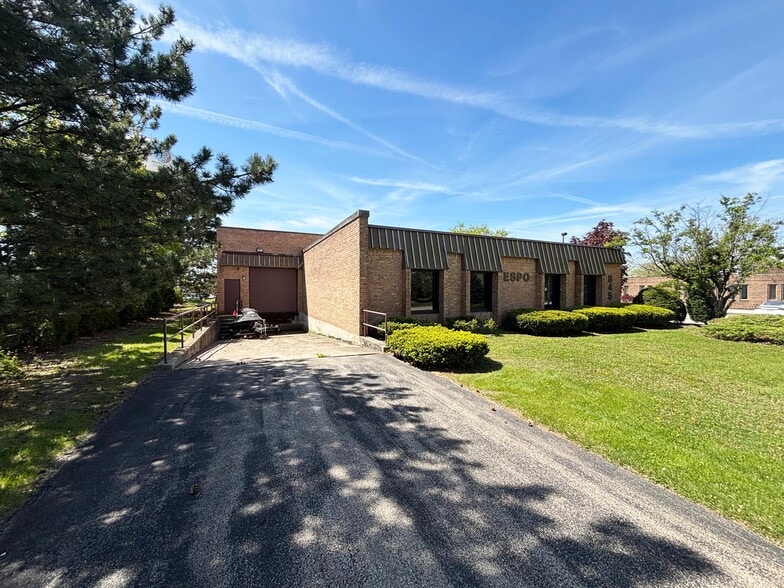 845 Midway Dr, Willowbrook, IL for sale - Building Photo - Image 1 of 2