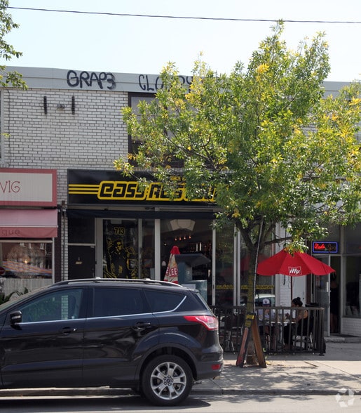 713 College St, Toronto, ON for sale - Primary Photo - Image 1 of 1