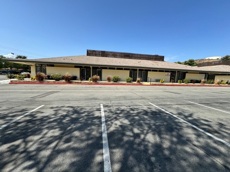 10241-10251 Country Club Dr, Jurupa Valley, CA for lease - Building Photo - Image 1 of 5