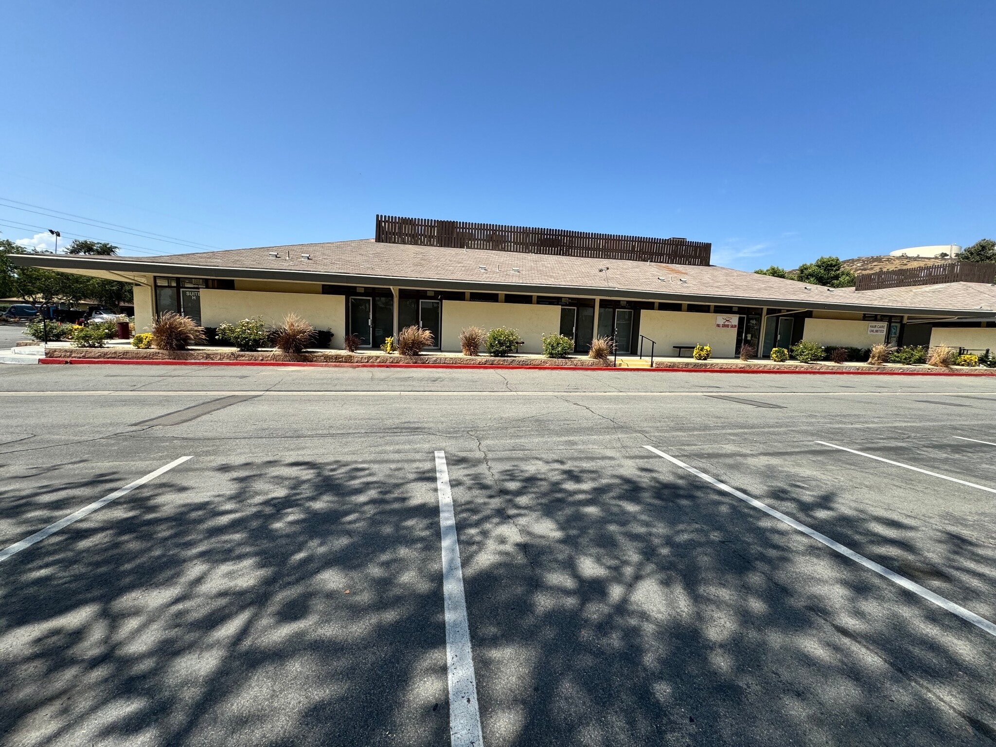 10241-10251 Country Club Dr, Jurupa Valley, CA for lease Building Photo- Image 1 of 6