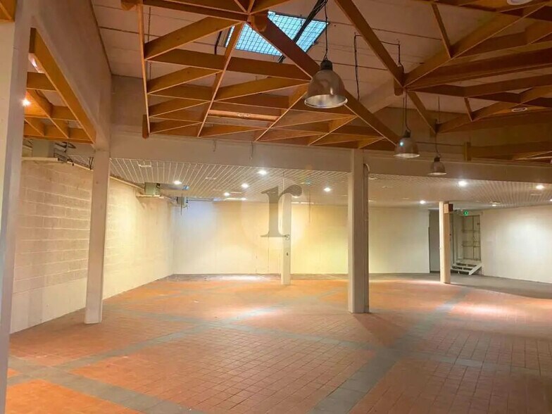 Retail in Marcq-en-Baroeul for sale - Interior Photo - Image 2 of 4