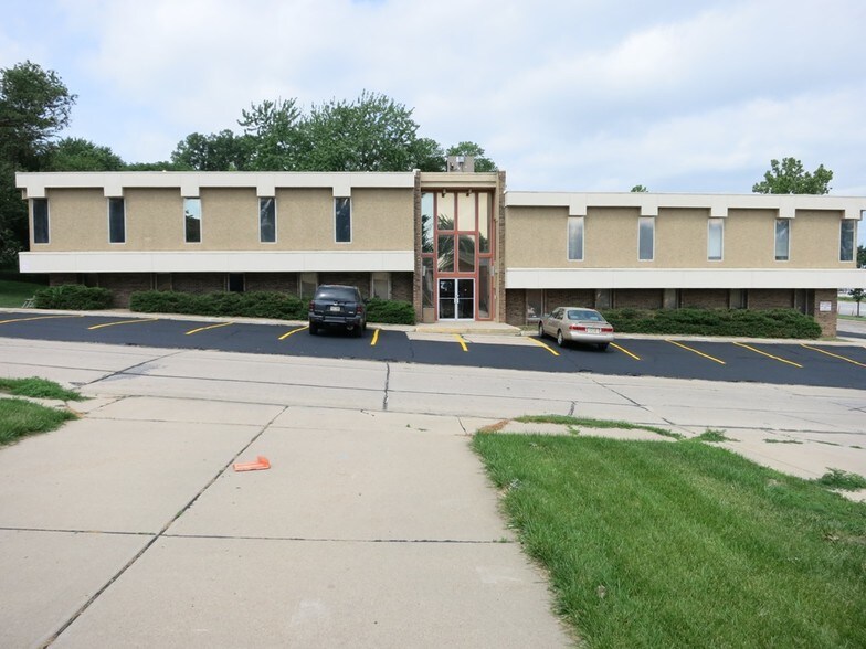 7905 L St, Omaha, NE for sale - Primary Photo - Image 1 of 1