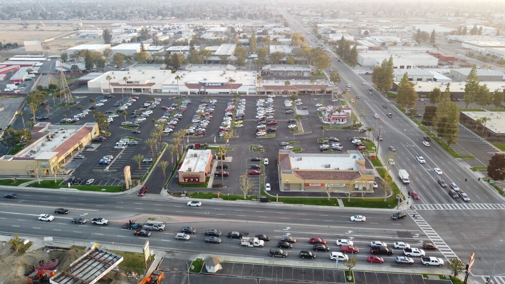4751 White Ln, Bakersfield, CA for lease - Building Photo - Image 3 of 8