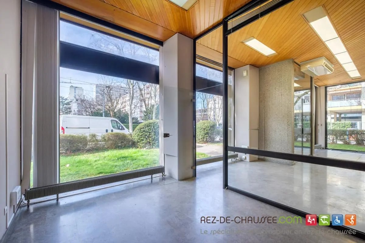 Office in Villeurbanne for sale Interior Photo- Image 1 of 6