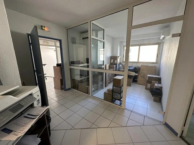 Office in Saint-Laurent-du-Var for lease - Interior Photo - Image 3 of 7