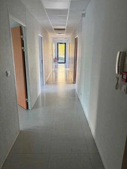 Office in Saint-Brice-sous-Forêt for lease - Building Photo - Image 2 of 6