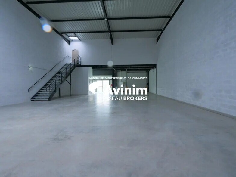 Industrial in Le Thillay for lease - Interior Photo - Image 1 of 2