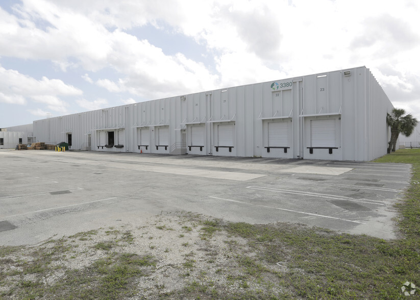 3380 NW 114th St, Miami, FL for lease - Building Photo - Image 1 of 11