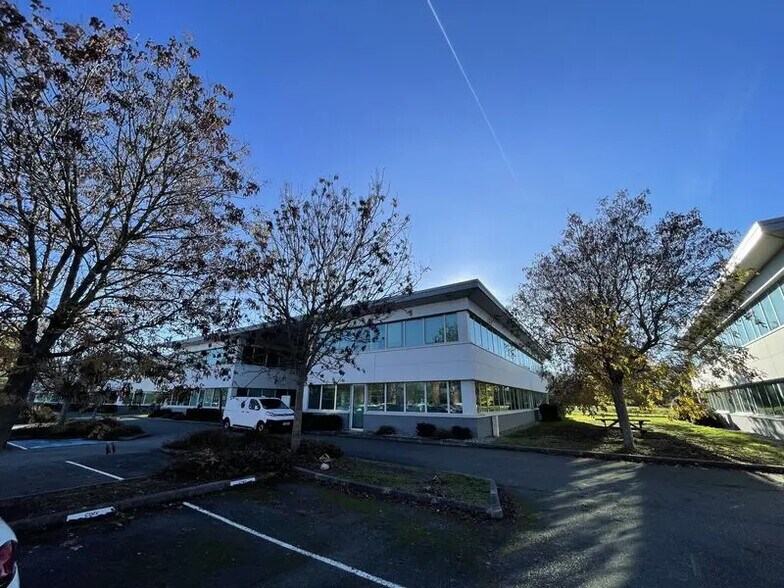 Office in Labège for lease - Building Photo - Image 2 of 4