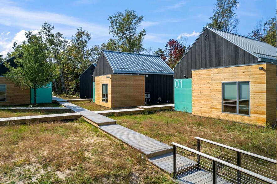 5961 Oslo St, Williamsburg, MI for sale - Primary Photo - Image 1 of 9