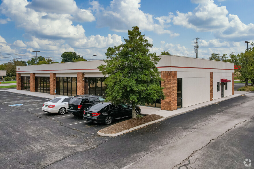 2910 Tazewell Pike, Knoxville, TN for lease - Building Photo - Image 3 of 15