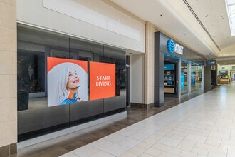 142 Park City Ctr, Lancaster, PA for lease Interior Photo- Image 1 of 13