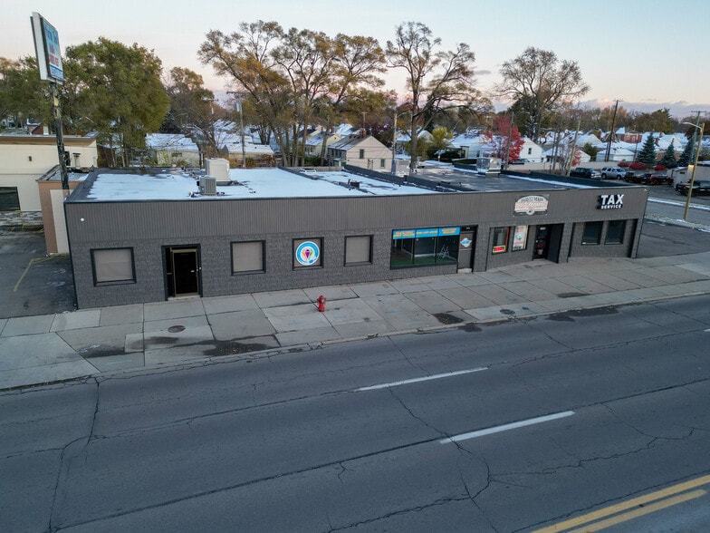 24544 Van Dyke Ave, Center Line, MI for lease - Building Photo - Image 2 of 7