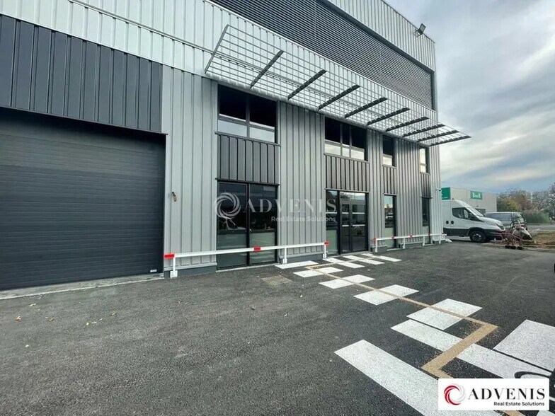 Flex in Lormont for lease - Building Photo - Image 2 of 9