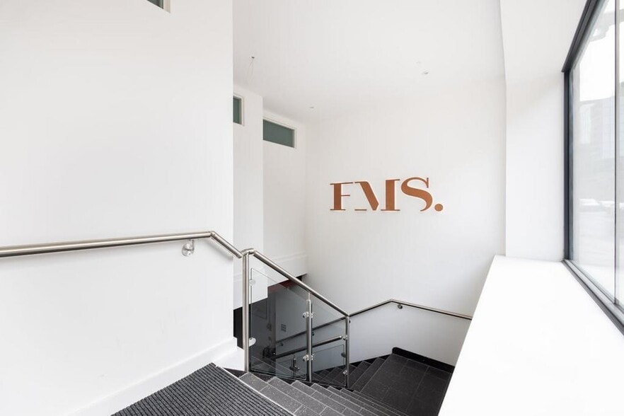 43-45 East Smithfield, London for lease - Building Photo - Image 3 of 31