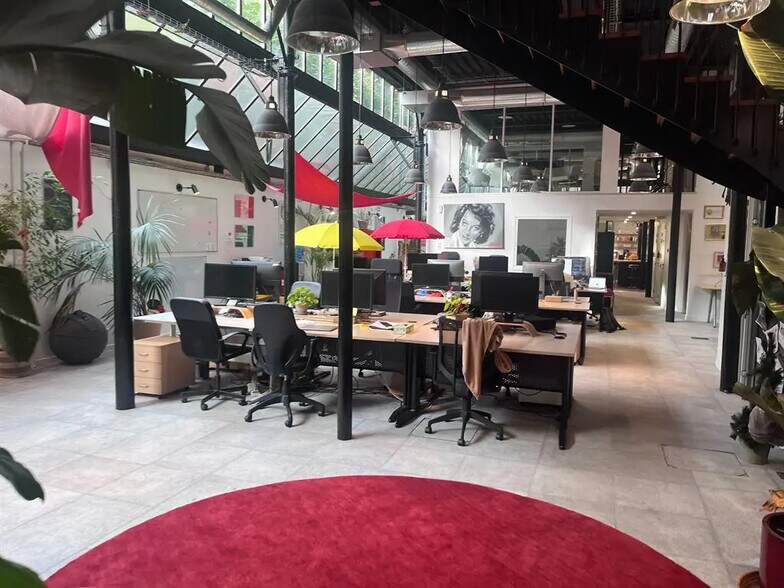 Office in Paris for lease - Building Photo - Image 3 of 7