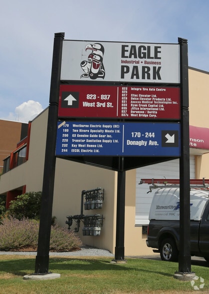 823-837 3rd St W, North Vancouver, BC for lease - Building Photo - Image 3 of 5