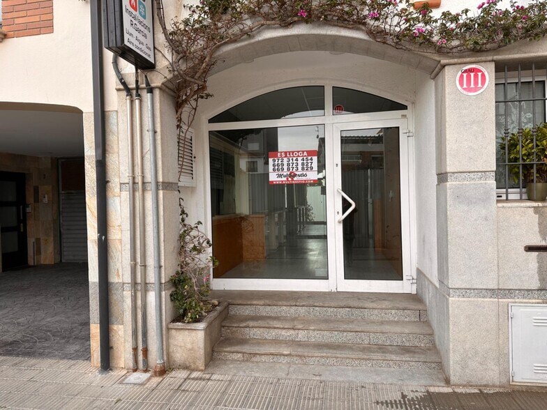 in Palamós, Gerona for sale - Primary Photo - Image 1 of 1