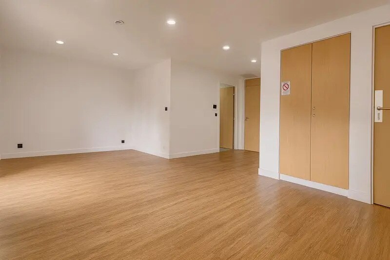 Office in Marcoussis for lease - Interior Photo - Image 2 of 4