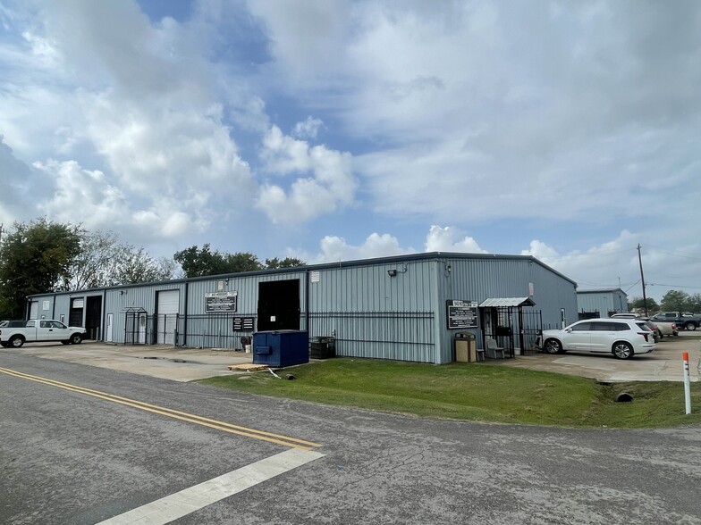 940 Hodgkins St, Houston, TX for lease - Building Photo - Image 1 of 5