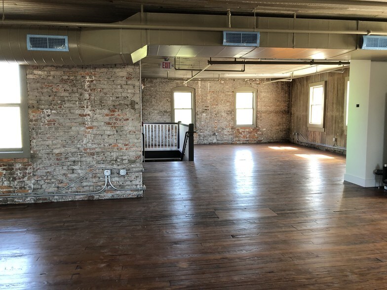 411 W Charlton St, Savannah, GA 31401