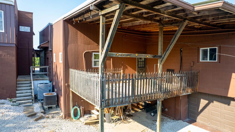 8 Sunset Hills Ct, Sunrise Beach, MO for sale - Building Photo - Image 2 of 69