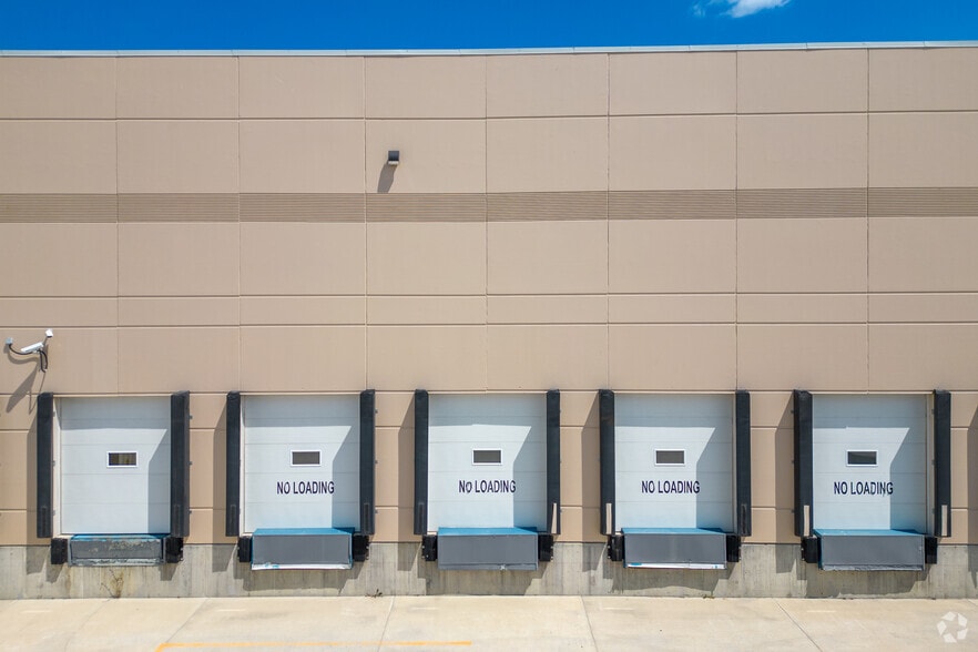 58 Aero Dr NE, Calgary, AB for lease - Building Photo - Image 3 of 5