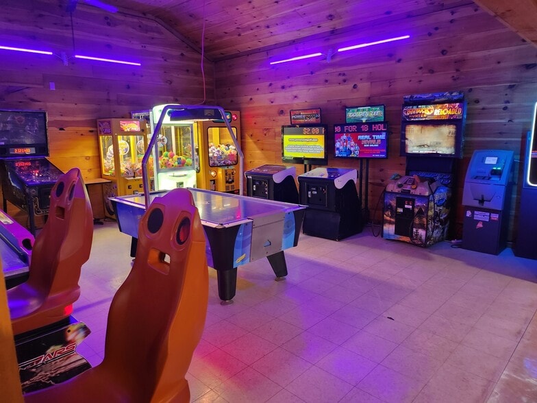 181 Waterville Rd, Belfast, ME for sale - Interior Photo - Image 3 of 22