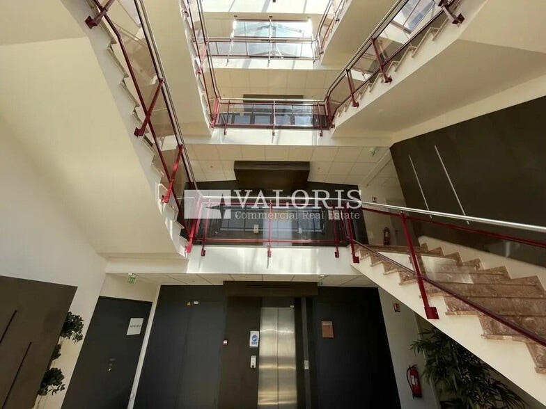 Office in Dardilly for sale - Lobby - Image 3 of 22