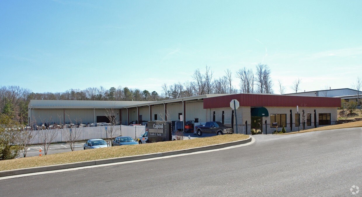 1700 E Oak Lake Blvd, Midlothian, VA for sale Primary Photo- Image 1 of 1