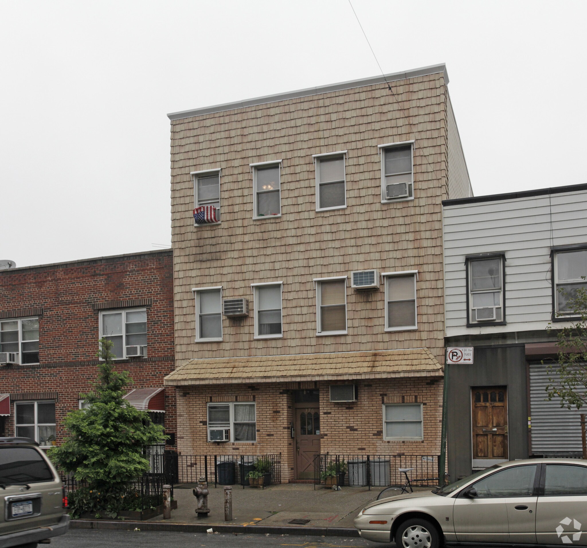 376 Graham Ave, Brooklyn, NY for sale Primary Photo- Image 1 of 1
