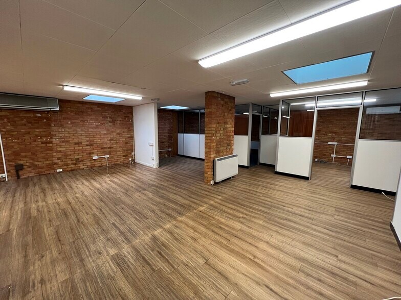 1-6 Challice Clos, Wallington for sale - Building Photo - Image 3 of 3