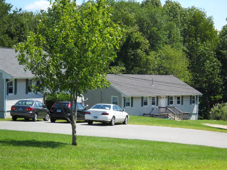 UCONN Student Housing Portfolio portfolio of 5 properties for sale on LoopNet.com - Building Photo - Image 3 of 39