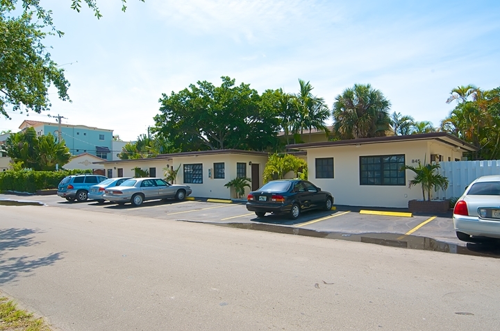 844 NE 17th Way, Fort Lauderdale, FL for sale - Primary Photo - Image 1 of 5