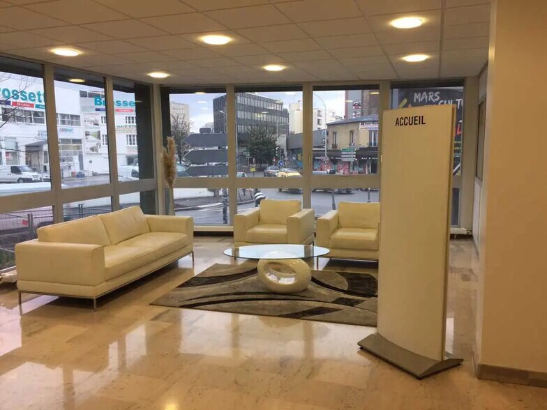 Office in Bagnolet for lease - Lobby - Image 2 of 11