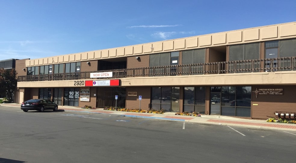 2920 F St, Bakersfield, CA for lease - Building Photo - Image 3 of 5