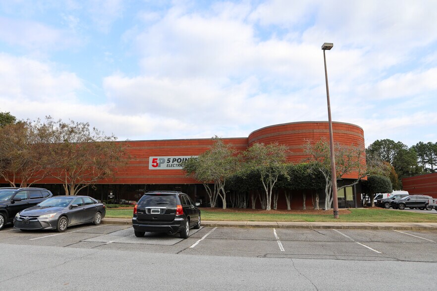 1455 Oakbrook Dr, Norcross, GA for lease - Building Photo - Image 2 of 9