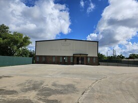 4003 Chance Ln, Rosharon TX - Warehouse