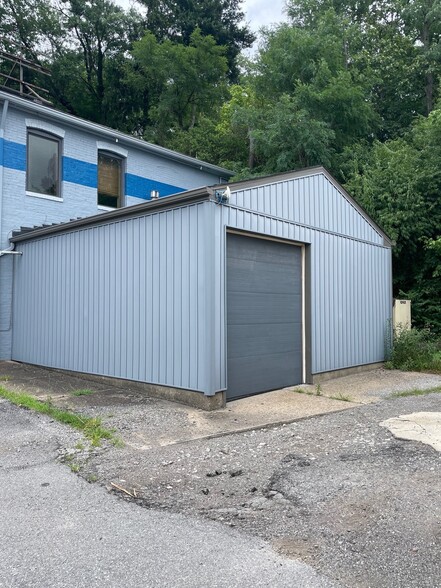 108 Rosslyn Rd, Carnegie, PA for lease - Building Photo - Image 2 of 6