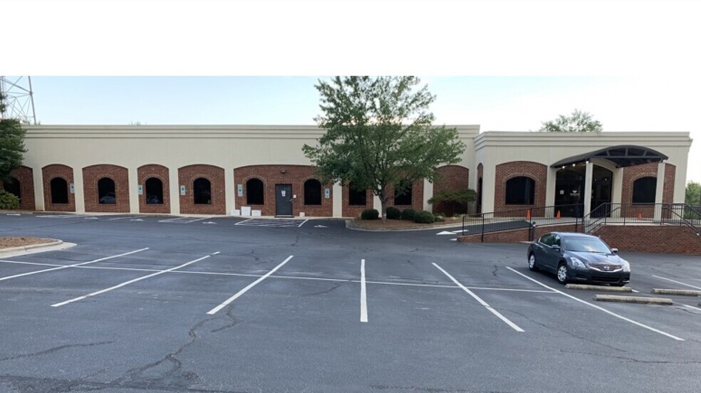 1906 Lendew St, Greensboro, NC for lease - Building Photo - Image 3 of 6